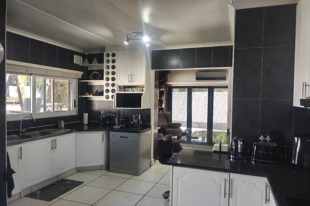 House for sale in Athlone Park - 1WB1754388