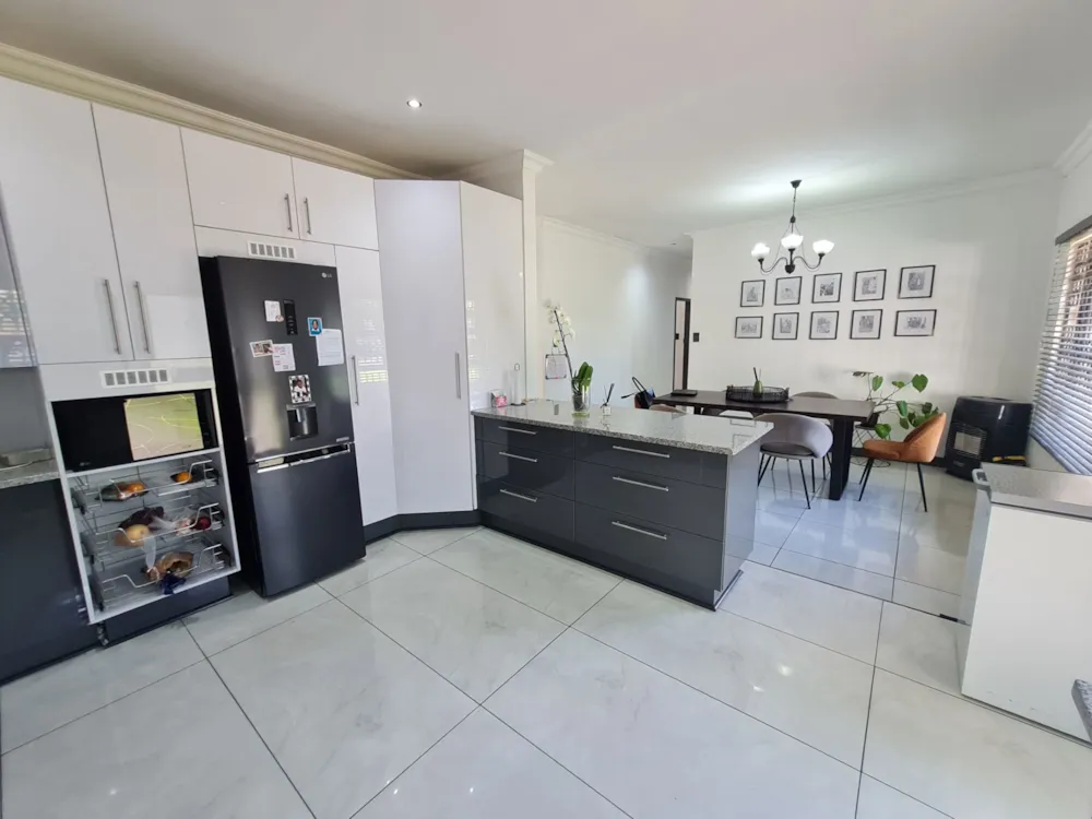 House for sale in Bayswater - 1BX1754886 House for sale in Bayswater - 1BX1754886