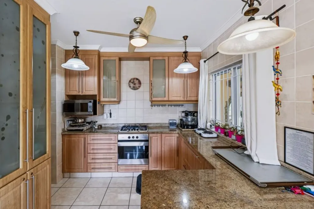 Townhouse for sale in Athlone Park - 1WB1756304 Townhouse for sale in Athlone Park - 1WB1756304