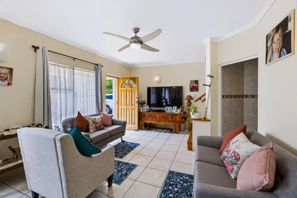 Townhouse for sale in Athlone Park - 1WB1756304 Townhouse for sale in Athlone Park - 1WB1756304