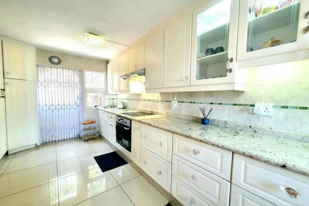 Apartment for sale in Amanzimtoti - 1WB1754842 Apartment for sale in Amanzimtoti - 1WB1754842