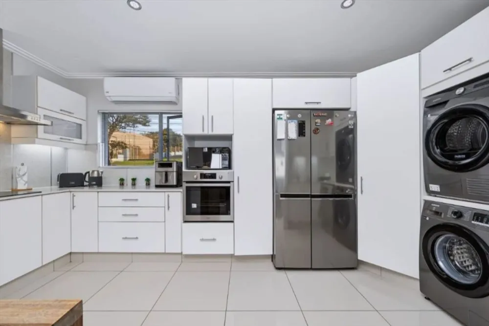 Apartment for sale in Amanzimtoti - 1WB1754836 Apartment for sale in Amanzimtoti - 1WB1754836