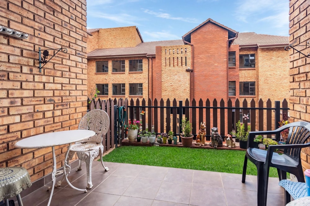 Apartment for sale in Featherbrooke Hills Retirement Village - 1KR1754273