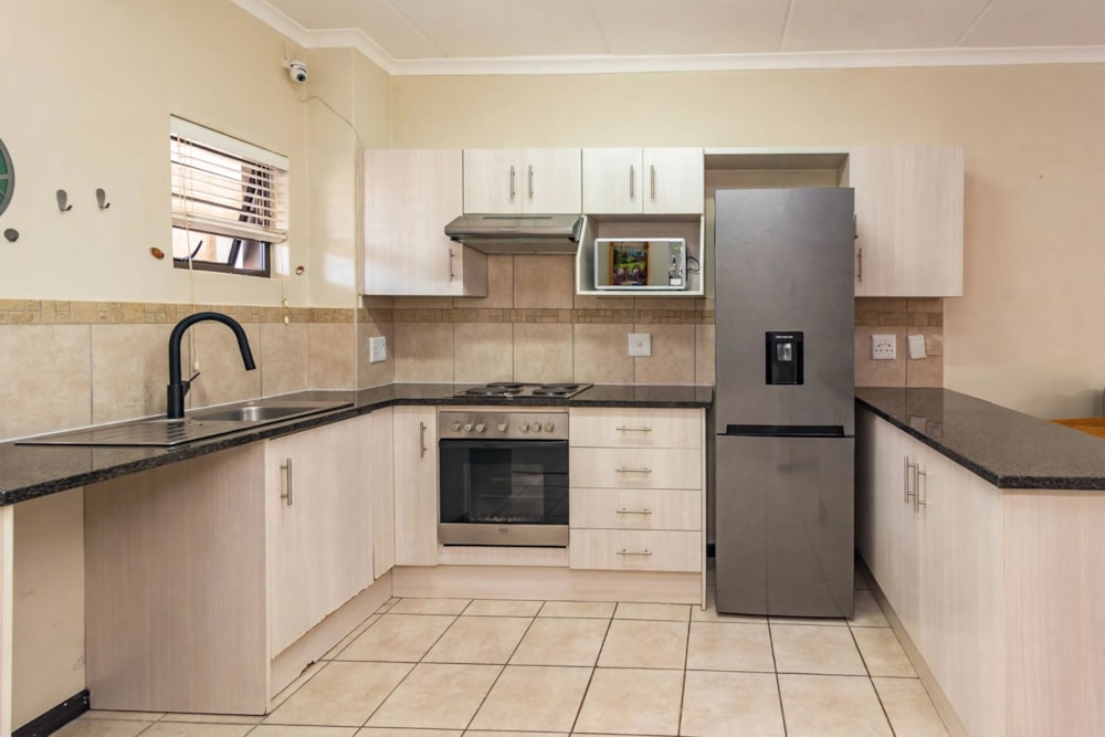 Apartment for sale in Featherbrooke Hills Retirement Village - 1KR1754273