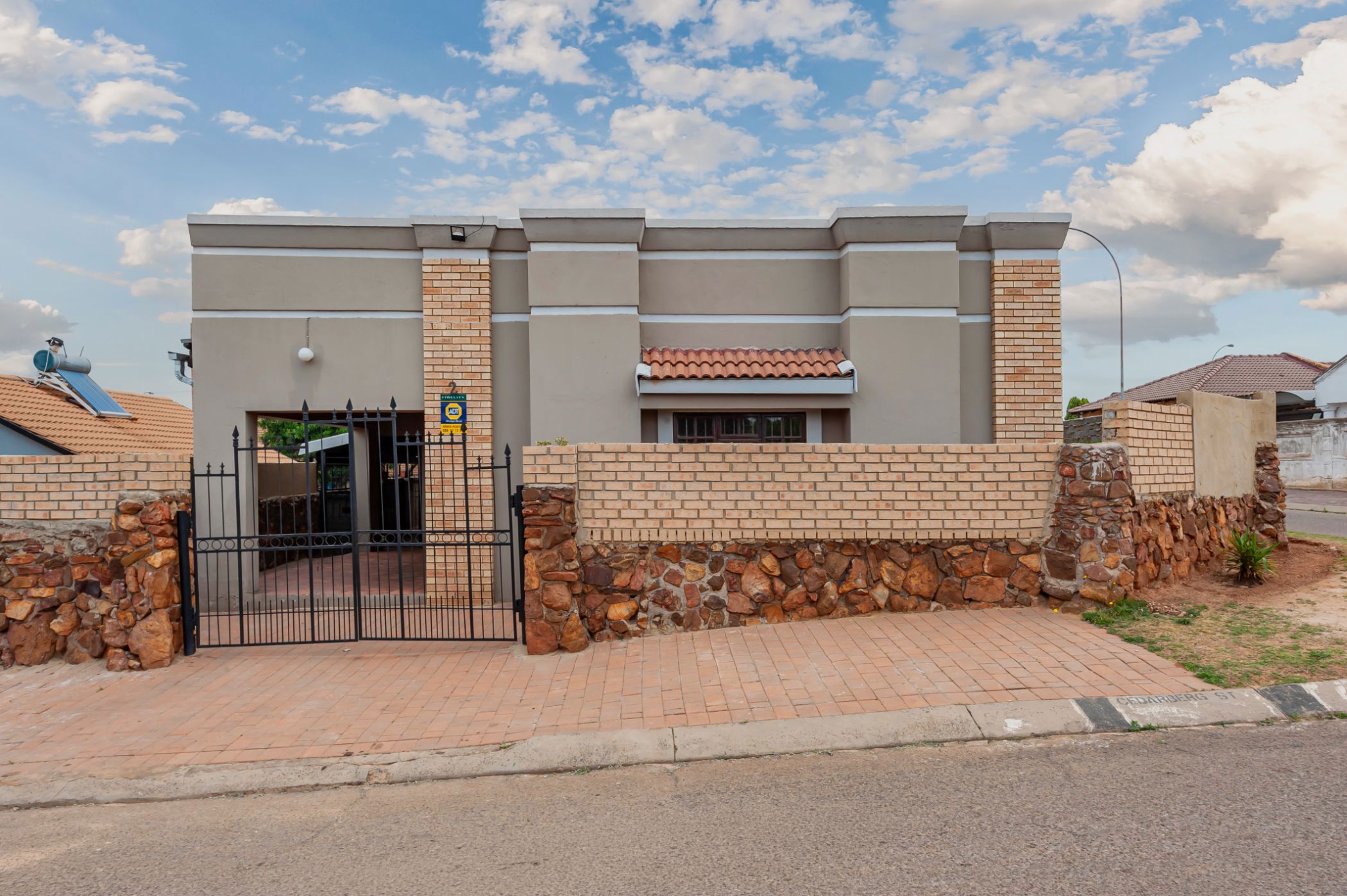 House for sale in Lenasia South - 1GV1755484