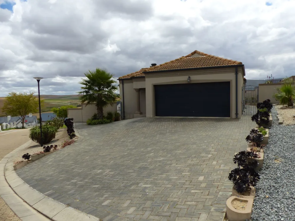 House to rent in Mount Royal Golf & Country Estate - 1SJ1754003 House to rent in Mount Royal Golf & Country Estate - 1SJ1754003
