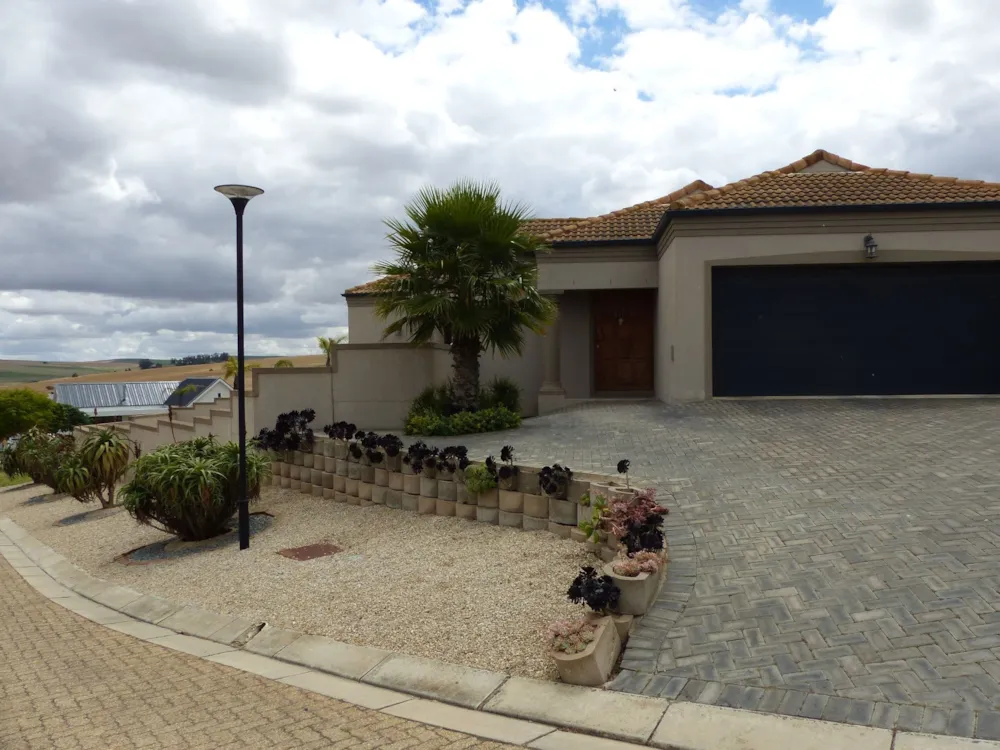 House to rent in Mount Royal Golf & Country Estate - 1SJ1754003 House to rent in Mount Royal Golf & Country Estate - 1SJ1754003