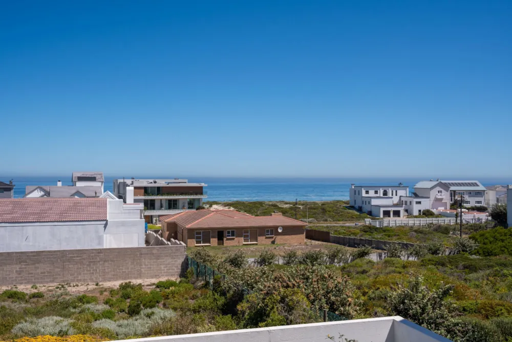 House for sale in Yzerfontein - LA1754005 House for sale in Yzerfontein - LA1754005