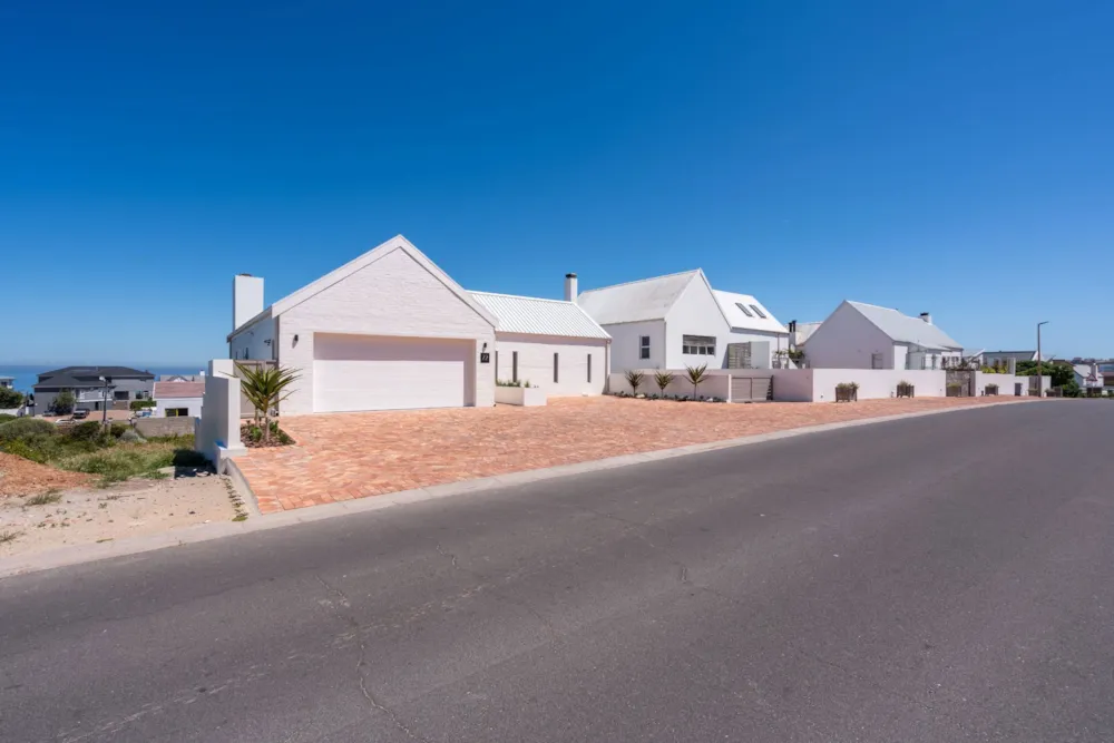 House for sale in Yzerfontein - LA1754005 House for sale in Yzerfontein - LA1754005