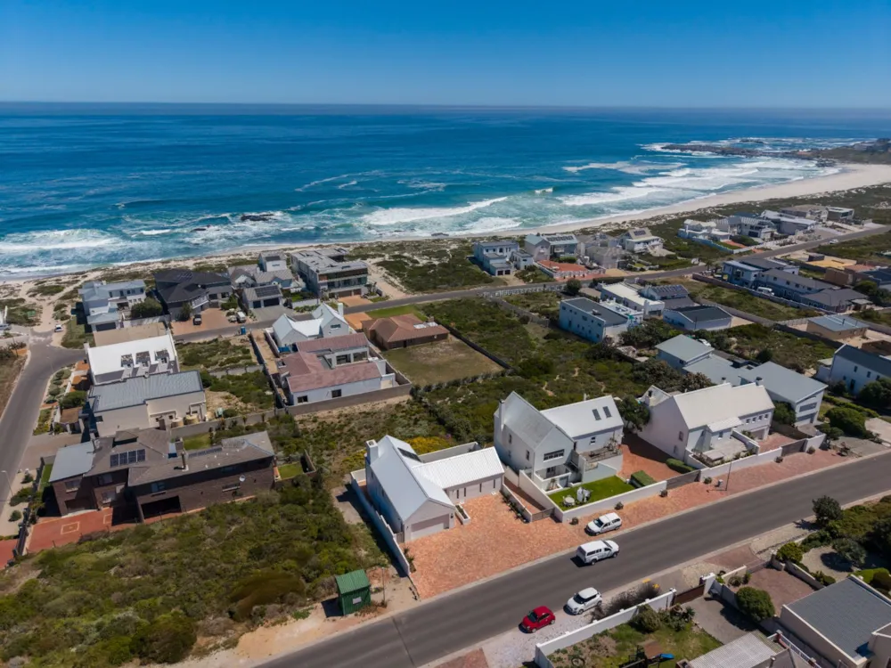 House for sale in Yzerfontein - LA1754005 House for sale in Yzerfontein - LA1754005
