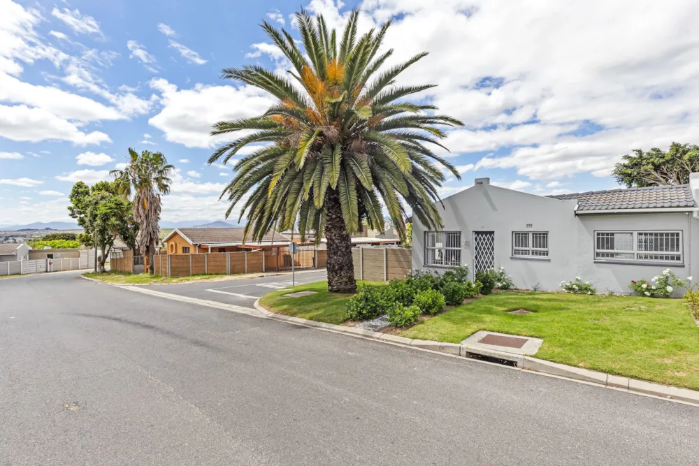 House for sale in Brackenfell South - 1BC1755099 House for sale in Brackenfell South - 1BC1755099