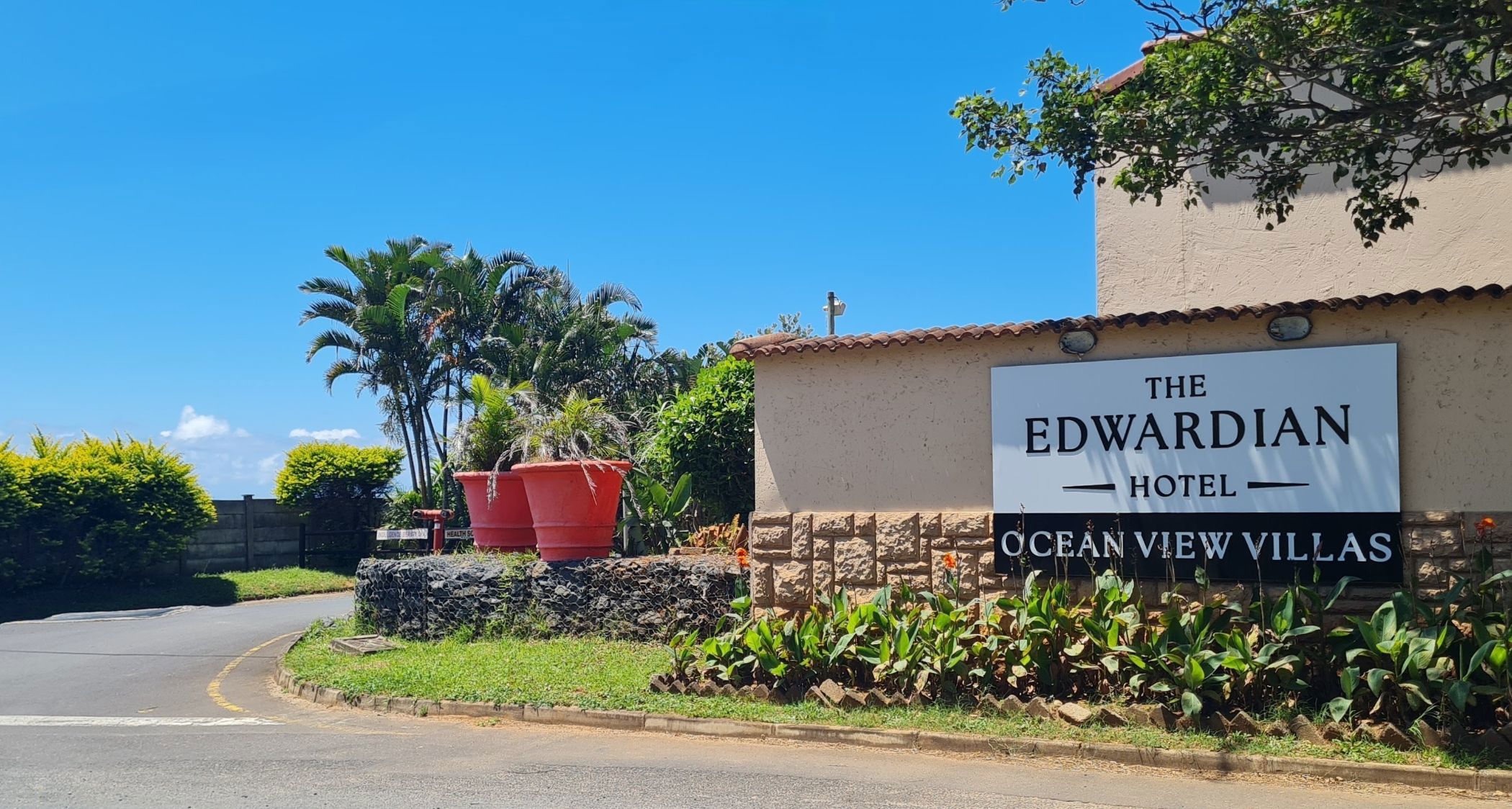 Bachelor apartment for sale in Port Edward - 1PD1708611