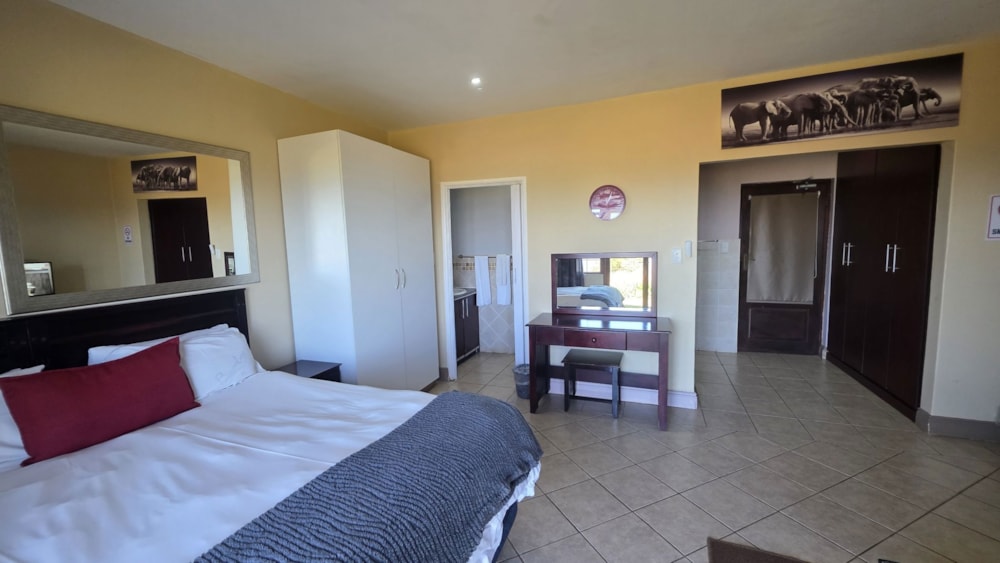 Bachelor apartment for sale in Port Edward - 1PD1708611 Bachelor apartment for sale in Port Edward - 1PD1708611