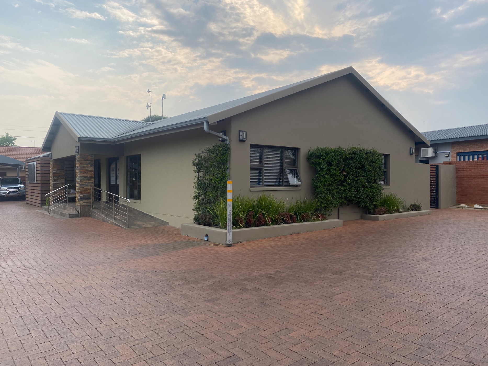 Commercial office to rent in Hutten Heights - 1NW1754274