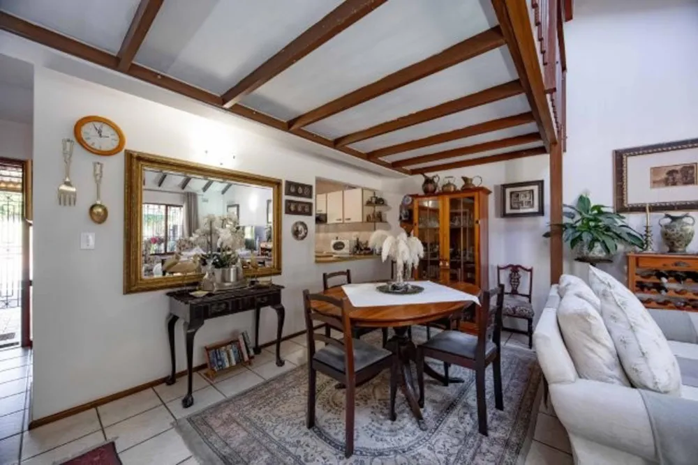 Townhouse for sale in Cowies Hill Park - 1WP1754013 Townhouse for sale in Cowies Hill Park - 1WP1754013