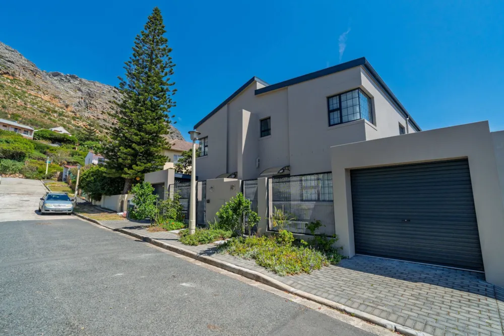 Townhouse for sale in Lakeside, Cape Town - KW1755611 Townhouse for sale in Lakeside, Cape Town - KW1755611