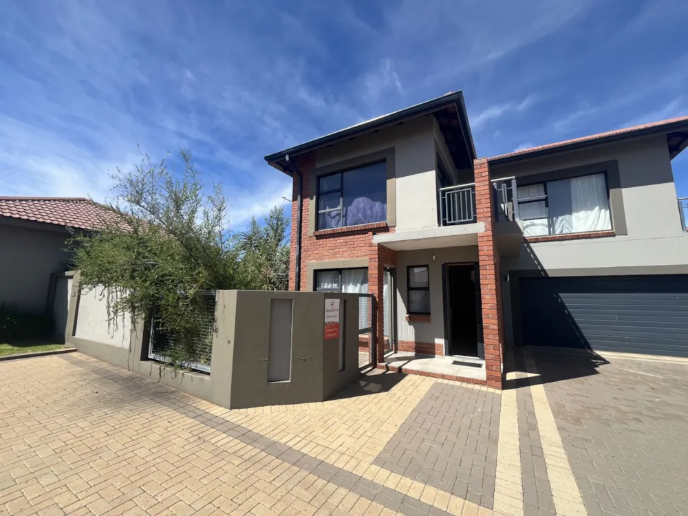 Townhouse for sale in Spitskop - 1BX1756891 Townhouse for sale in Spitskop - 1BX1756891