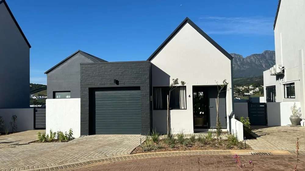 Security estate home for sale in Newinbosch - ST1754277