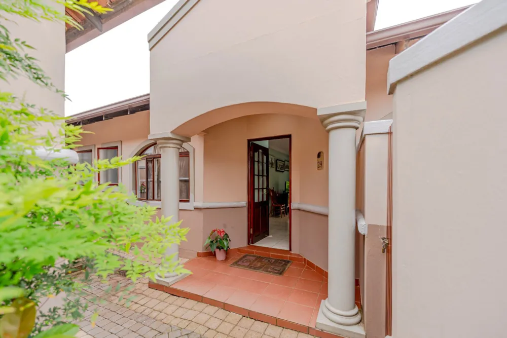 Townhouse for sale in Waterfall, Upper Highway - 1KF1756649