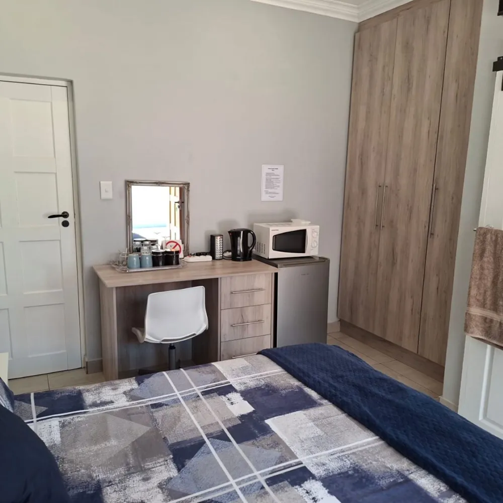 Bachelor apartment to rent in Kathu - 1RN1756273