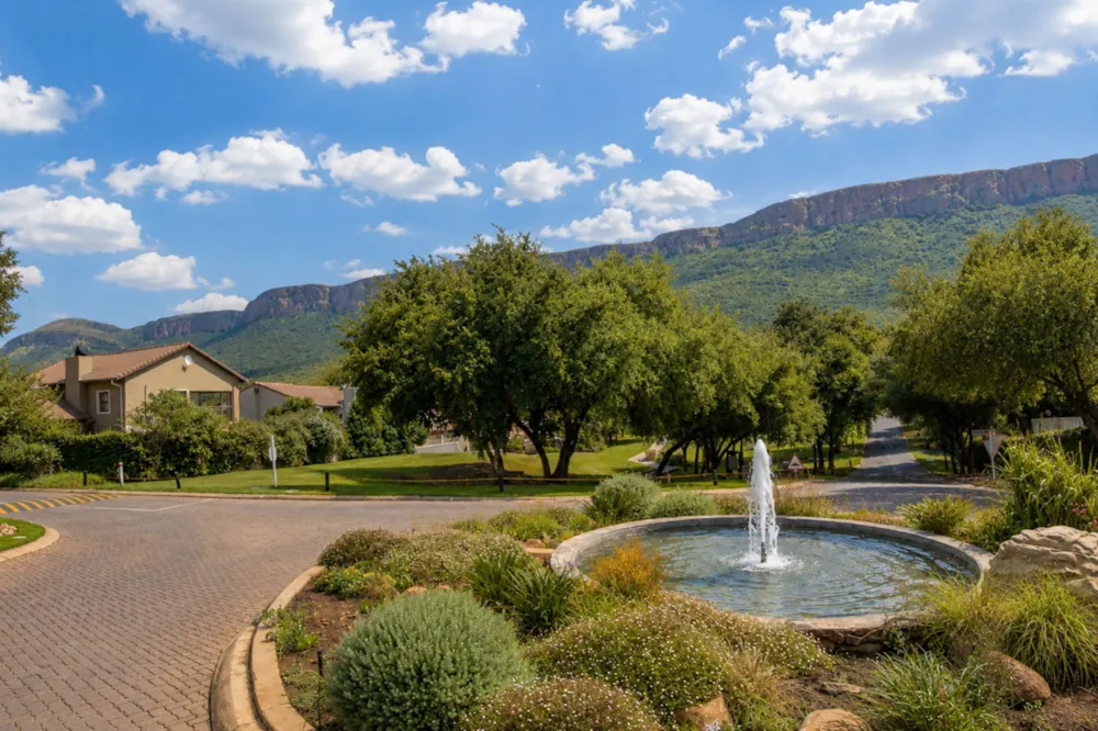 Golf estate house to rent in Magalies Golf Estate - 1HR1746540
