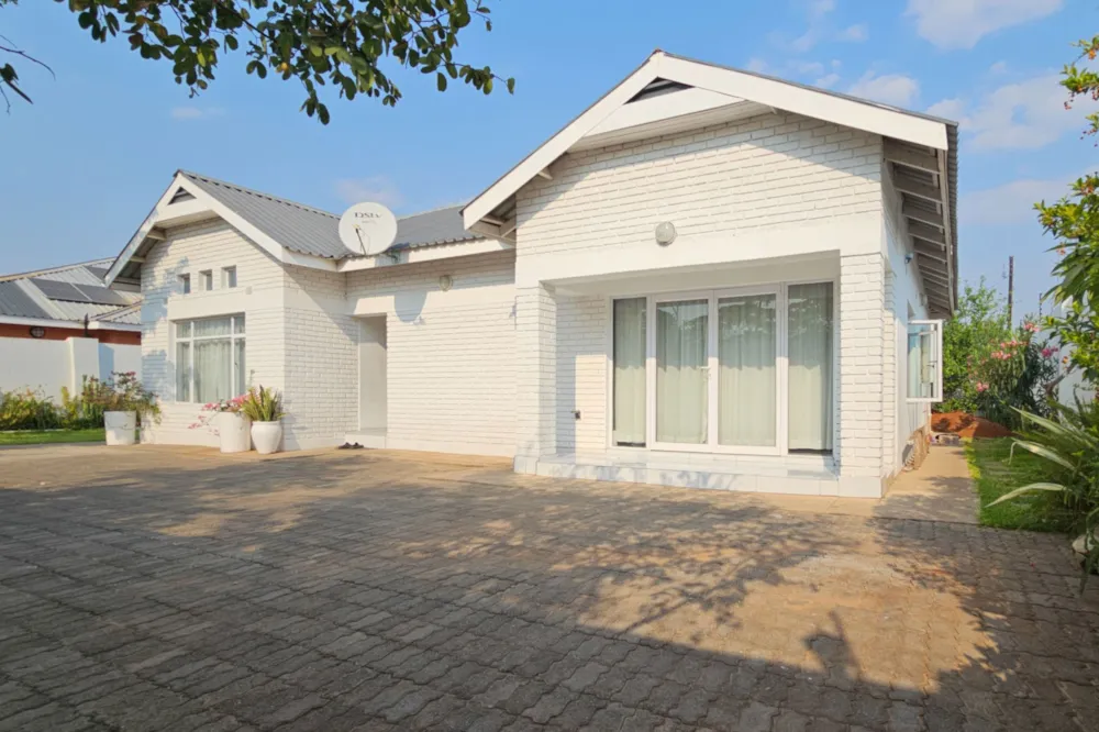 Single-storey house for sale in Victoria Falls, Zimbabwe - 3ZB1755871
