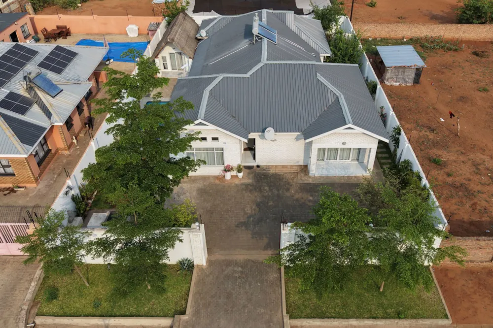 Single-storey house for sale in Victoria Falls, Zimbabwe - 3ZB1755871