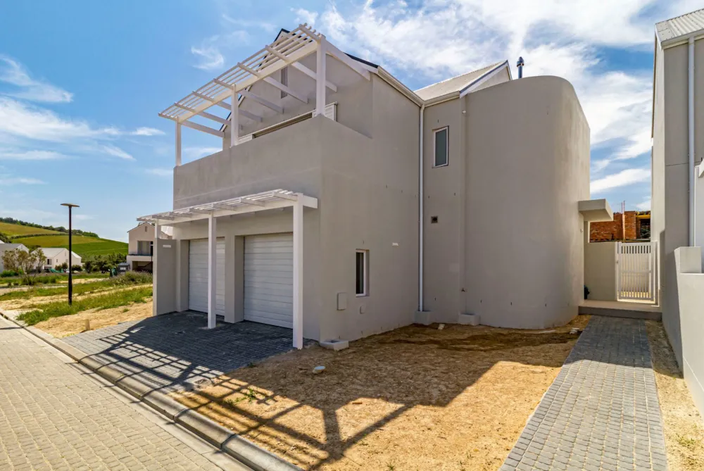 Security complex home to rent in Stellenbosch - STL1754845 Security complex home to rent in Stellenbosch - STL1754845