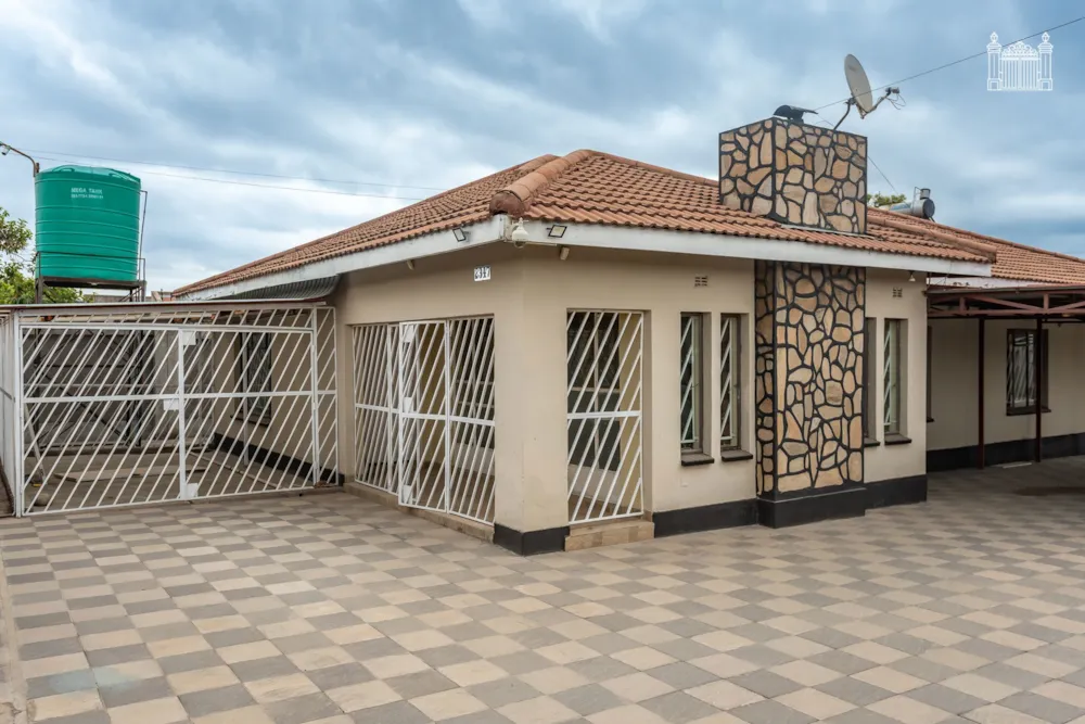 House for sale in Mainway Meadows, Zimbabwe - 3ZB1753496 House for sale in Mainway Meadows, Zimbabwe - 3ZB1753496