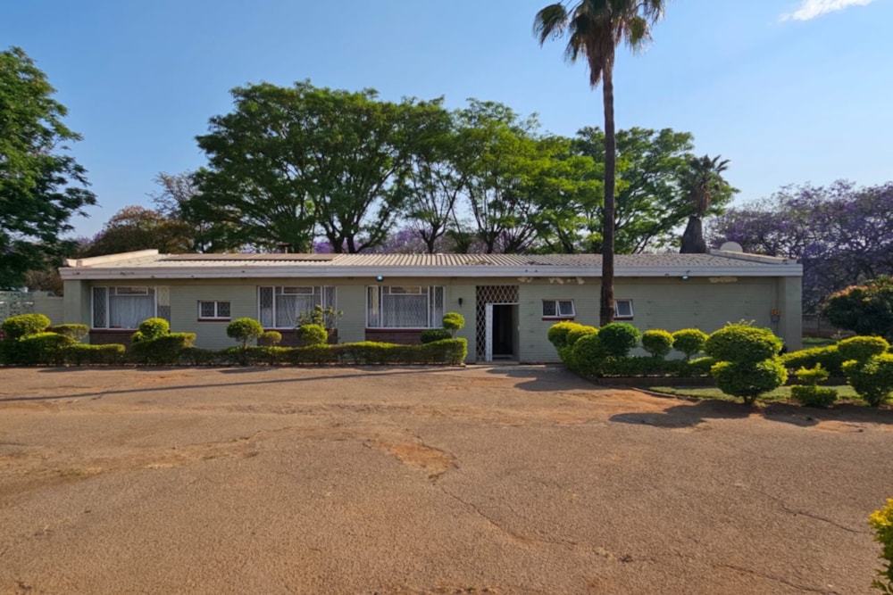 House for sale in Suburbs, Zimbabwe - 3ZB1753855 House for sale in Suburbs, Zimbabwe - 3ZB1753855
