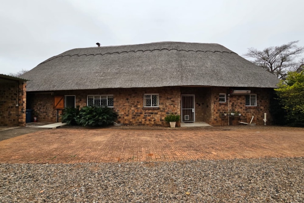 House for sale in Burnside, Bulawayo, Zimbabwe - 3ZB1754064 House for sale in Burnside, Bulawayo, Zimbabwe - 3ZB1754064