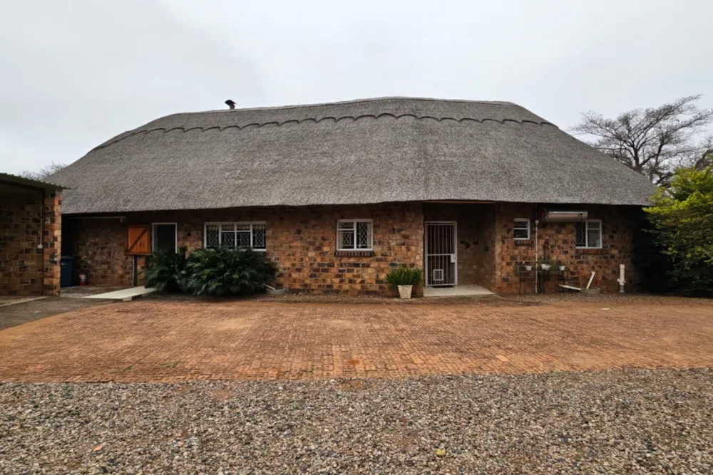 House for sale in Burnside, Bulawayo, Zimbabwe - 3ZB1754064 House for sale in Burnside, Bulawayo, Zimbabwe - 3ZB1754064
