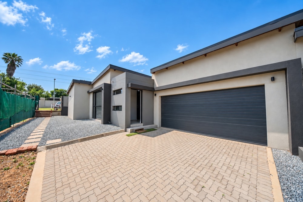 Townhouse for sale in Rietvalleirand - PT1754099 Townhouse for sale in Rietvalleirand - PT1754099