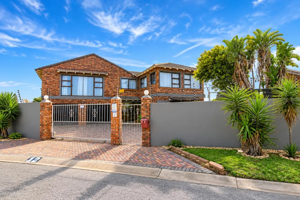 Double-storey house for sale in Bluewater Bay, Port Elizabeth, Gqeberha - 1PLZ1754600 Double-storey house for sale in Bluewater Bay, Port Elizabeth, Gqeberha - 1PLZ1754600
