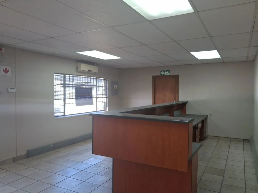 Commercial industrial property to rent in Oos Einde, Bloemfontein - 1BX1754661