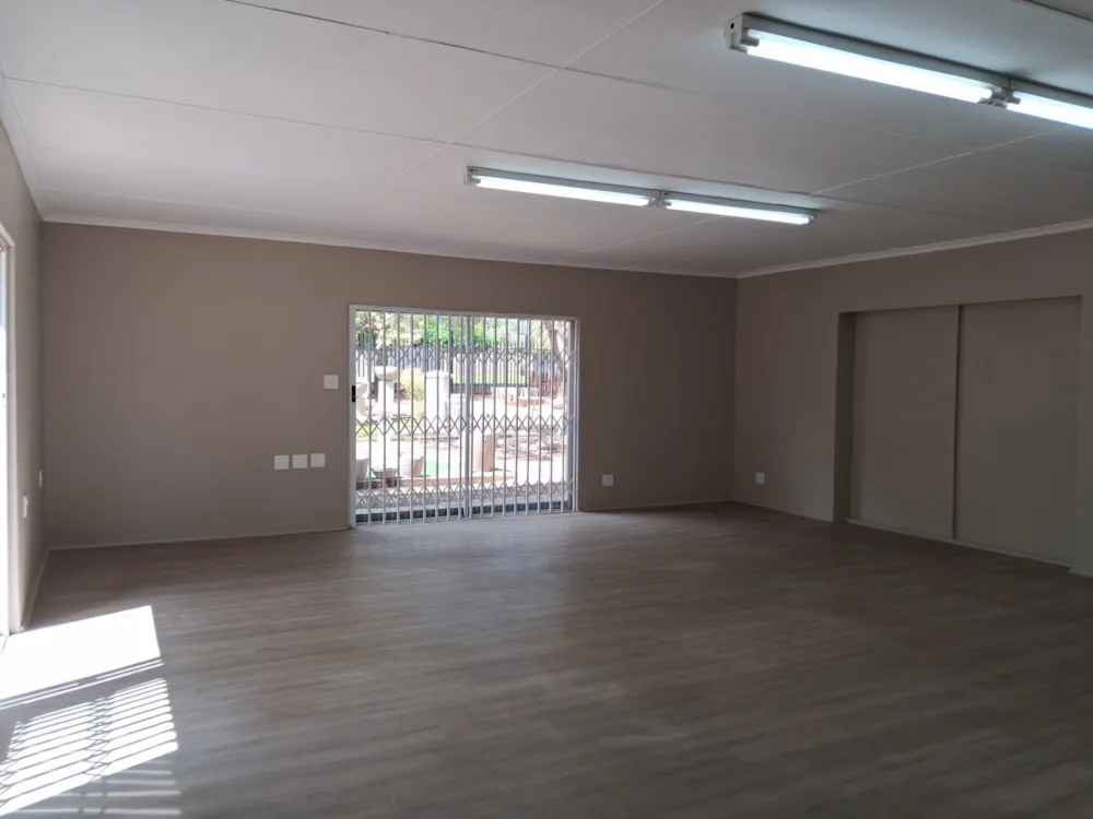 Commercial Building to rent in Langenhovenpark - 1BX1754691