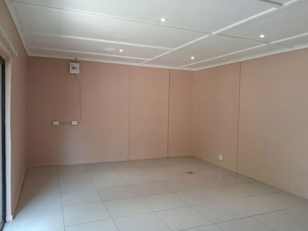 Commercial Building to rent in Langenhovenpark - 1BX1754699