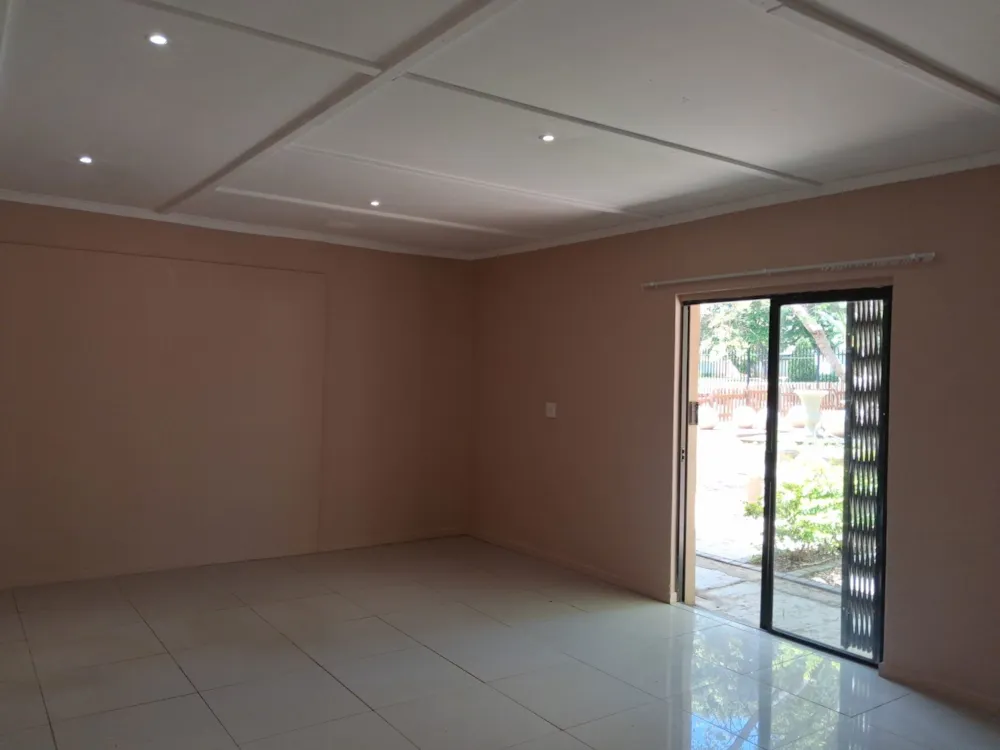 Commercial Building to rent in Langenhovenpark - 1BX1754699