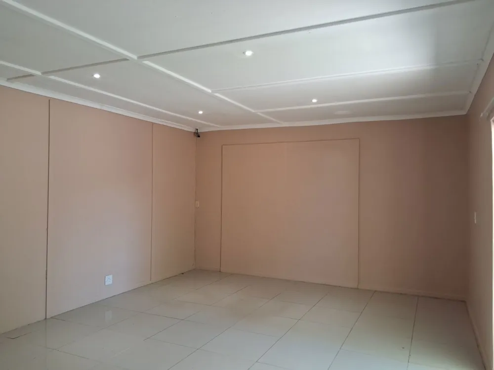 Commercial Building to rent in Langenhovenpark - 1BX1754699