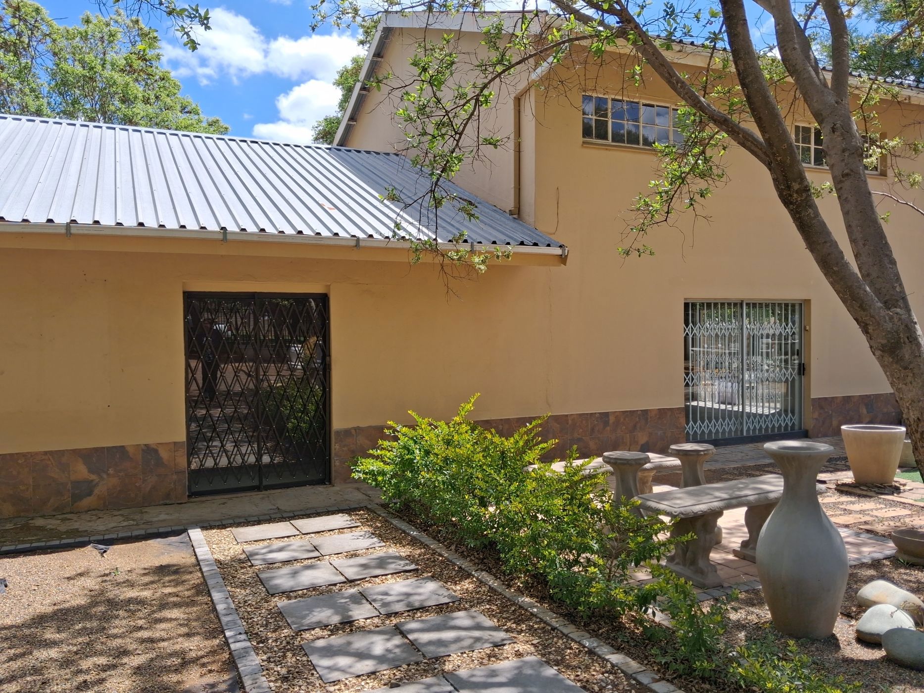 Commercial Building to rent in Langenhovenpark - 1BX1754699