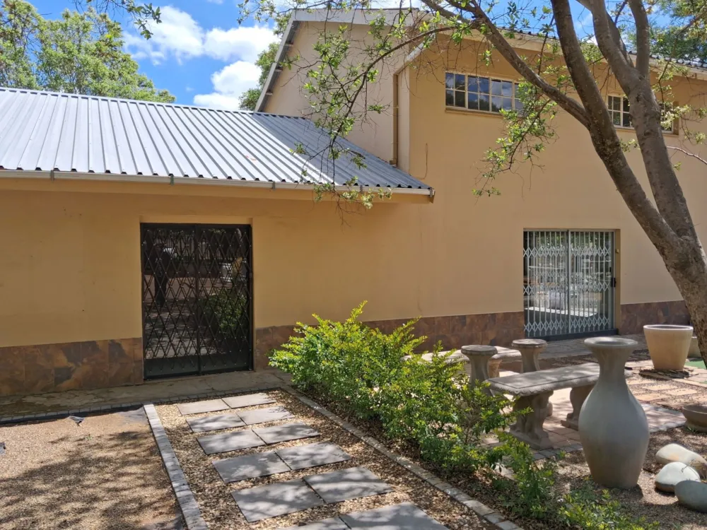 Commercial Building to rent in Langenhovenpark - 1BX1754699