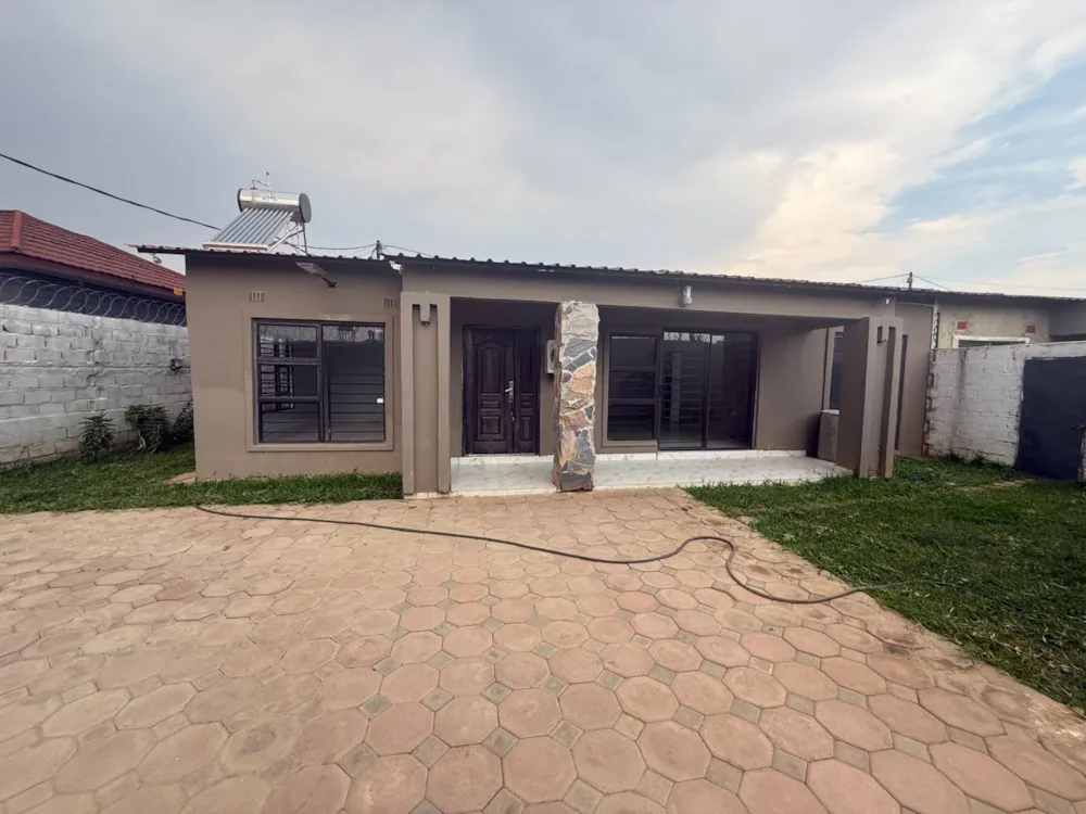 Single-storey house to rent in Makeni, Zambia - 3ZA1756677