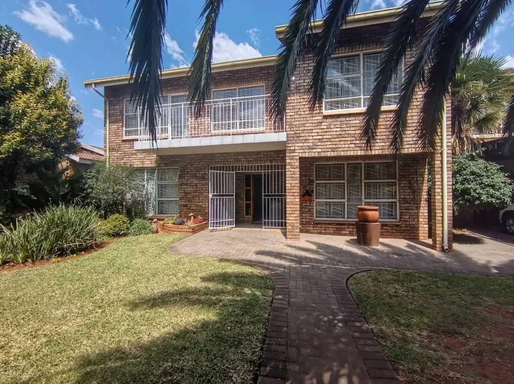 Double-storey house for sale in Vanderbijlpark SE 3 - 1VT1754949 Double-storey house for sale in Vanderbijlpark SE 3 - 1VT1754949