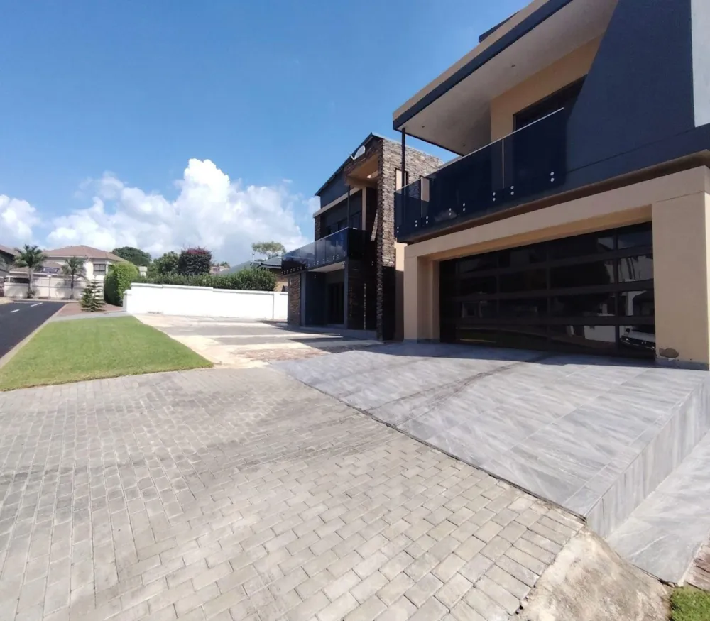 Double-storey house to rent in Bendor - 1PS1755324