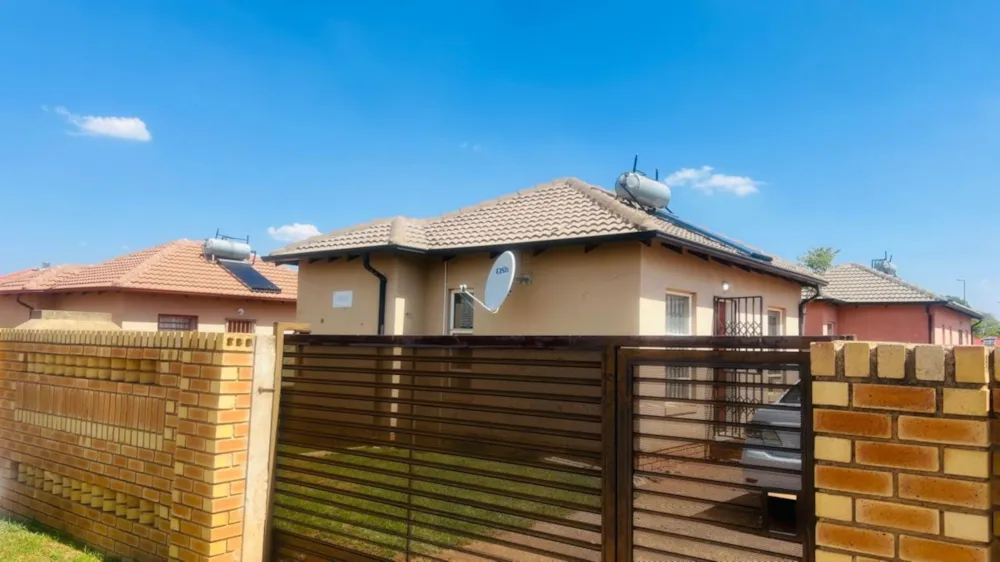 House for sale in Crystal Park - EN1755094