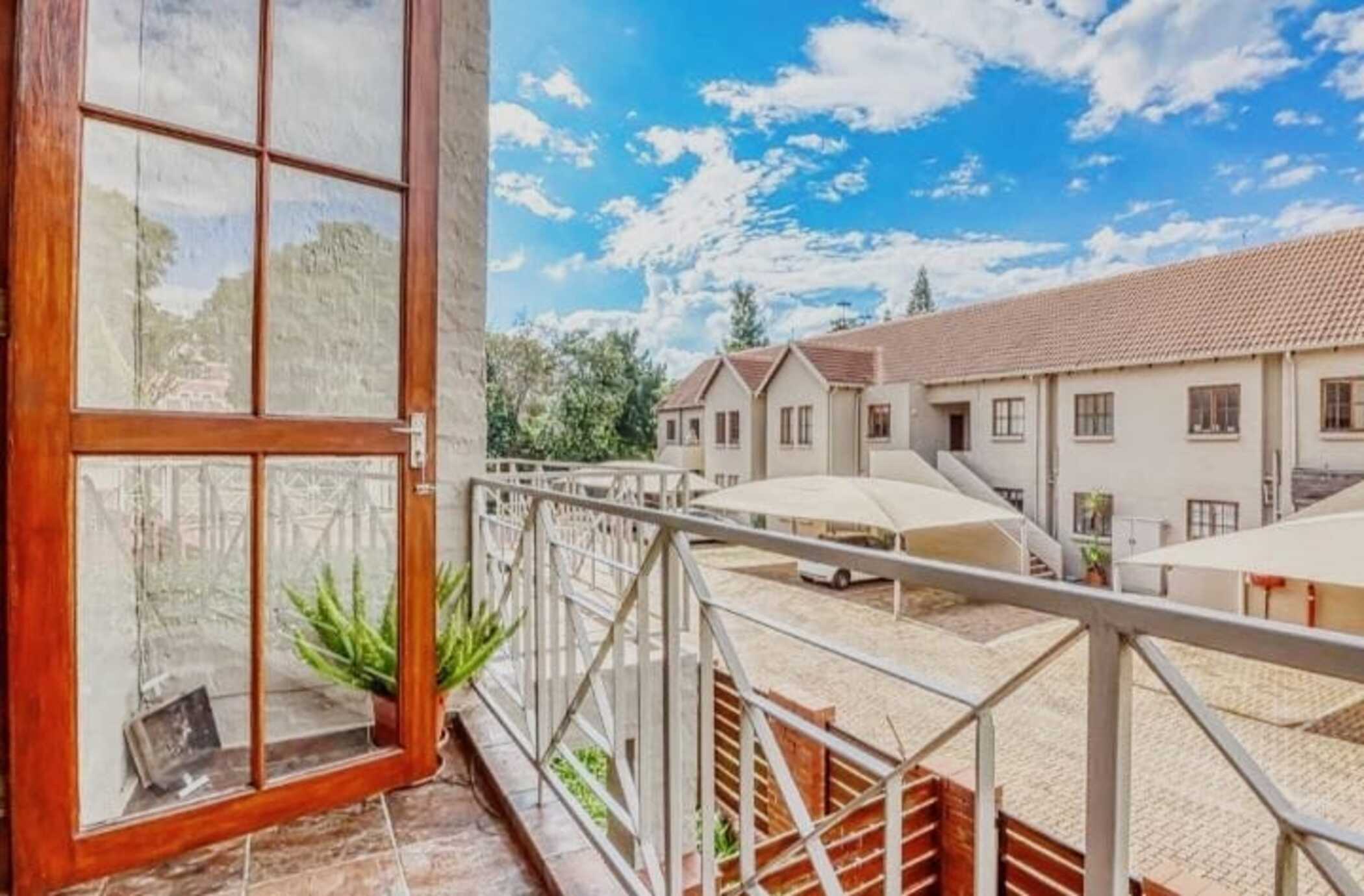 Apartment to rent in Saxonwold - JBL1755105