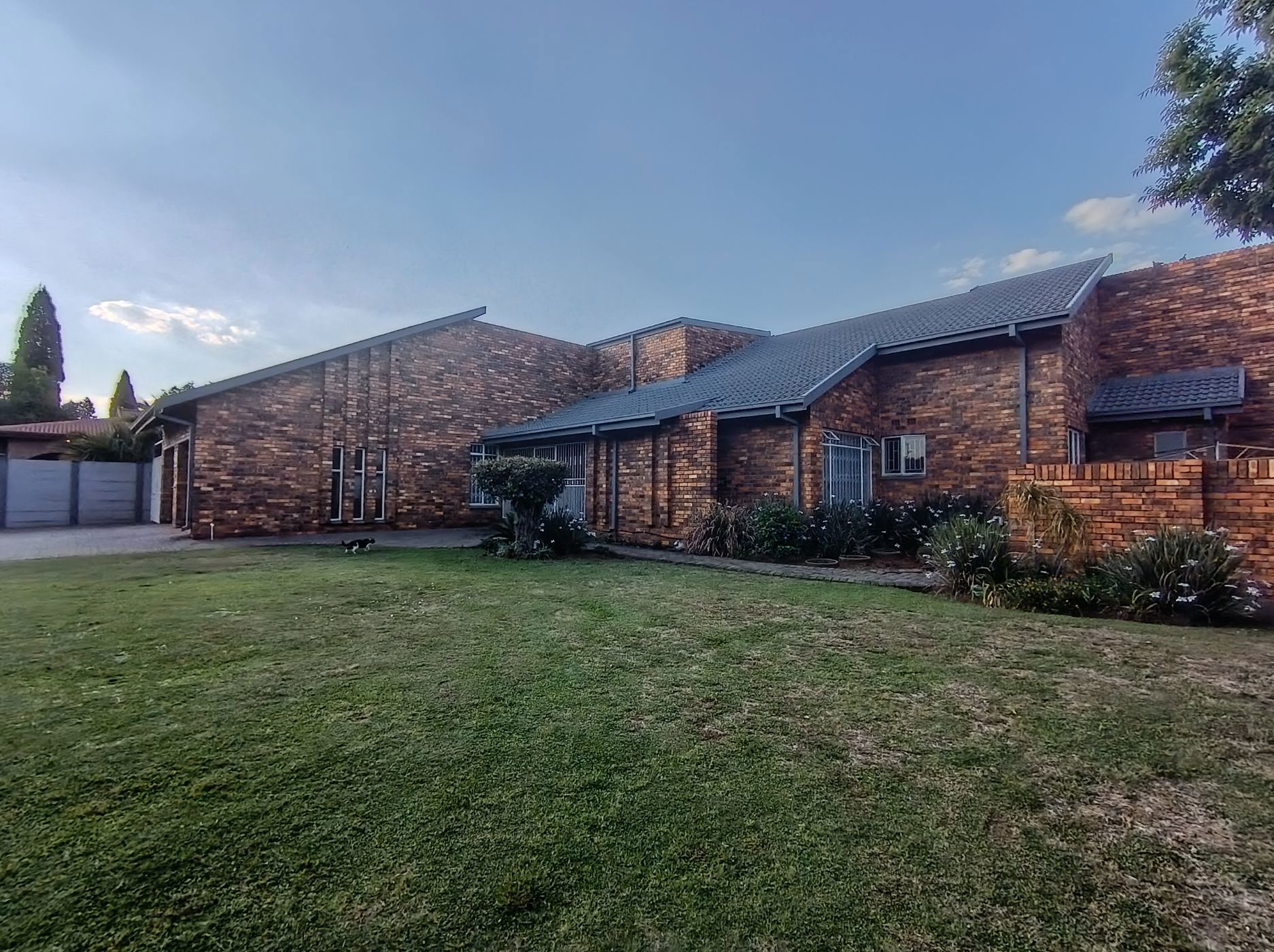 Bachelor apartment for sale in Vanderbijlpark SE 3 - 1VT1755205