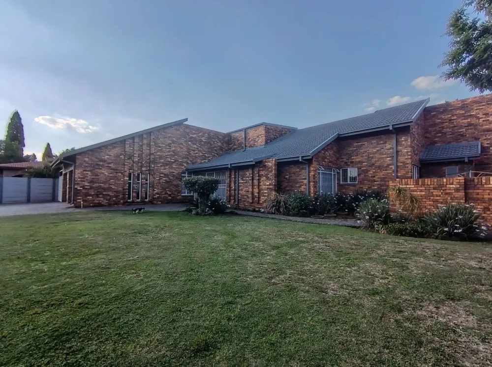 Bachelor apartment for sale in Vanderbijlpark SE 3 - 1VT1755205