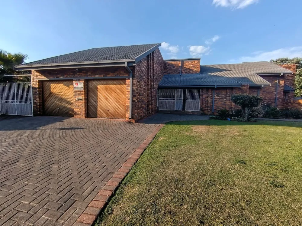 Bachelor apartment for sale in Vanderbijlpark SE 3 - 1VT1755205