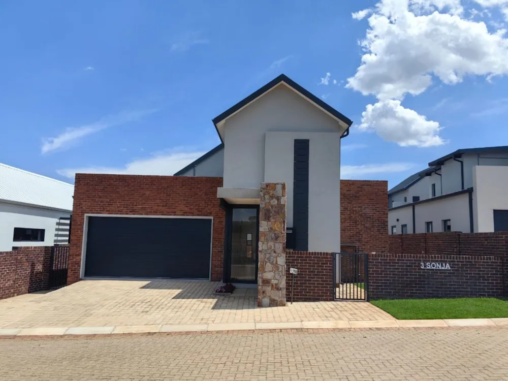 Double-storey house to rent in Vyfhoek AH - 1PCH1755252 Double-storey house to rent in Vyfhoek AH - 1PCH1755252